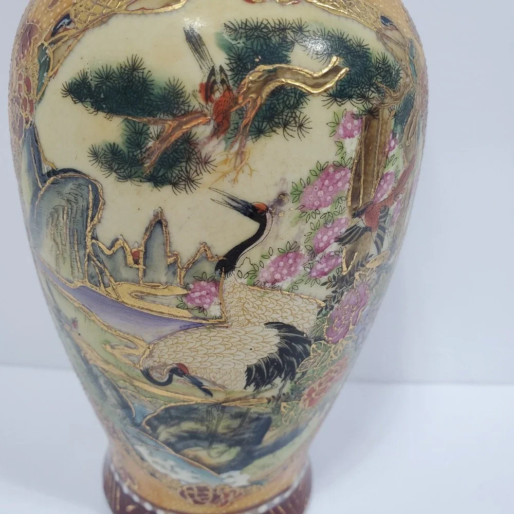 Vintage Japanese Satsuma Moriage Vase 7.5